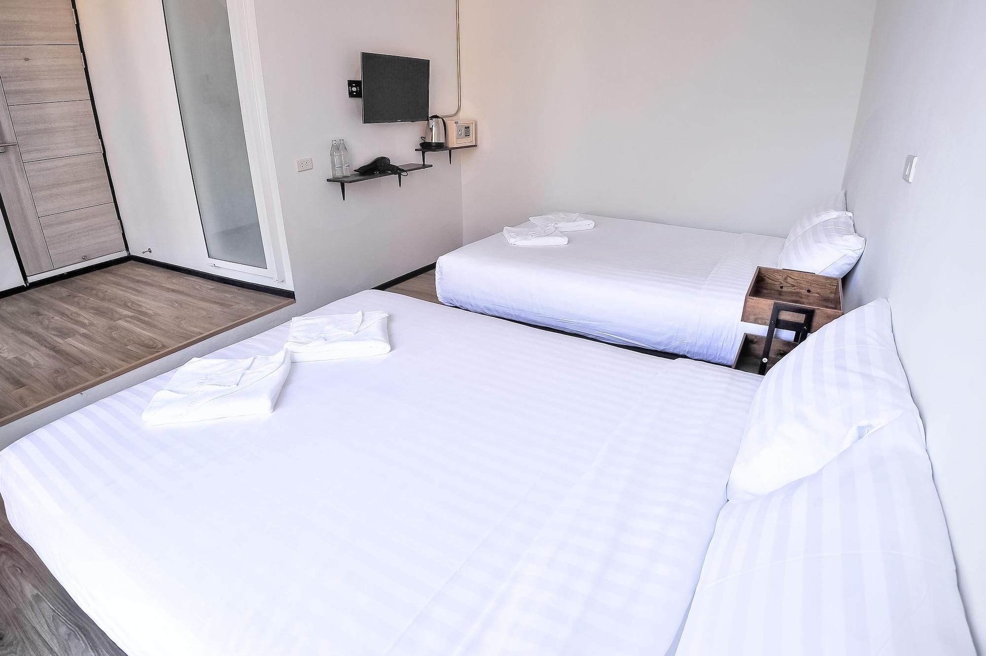 Glur Phuket Patong Beach Exterior foto