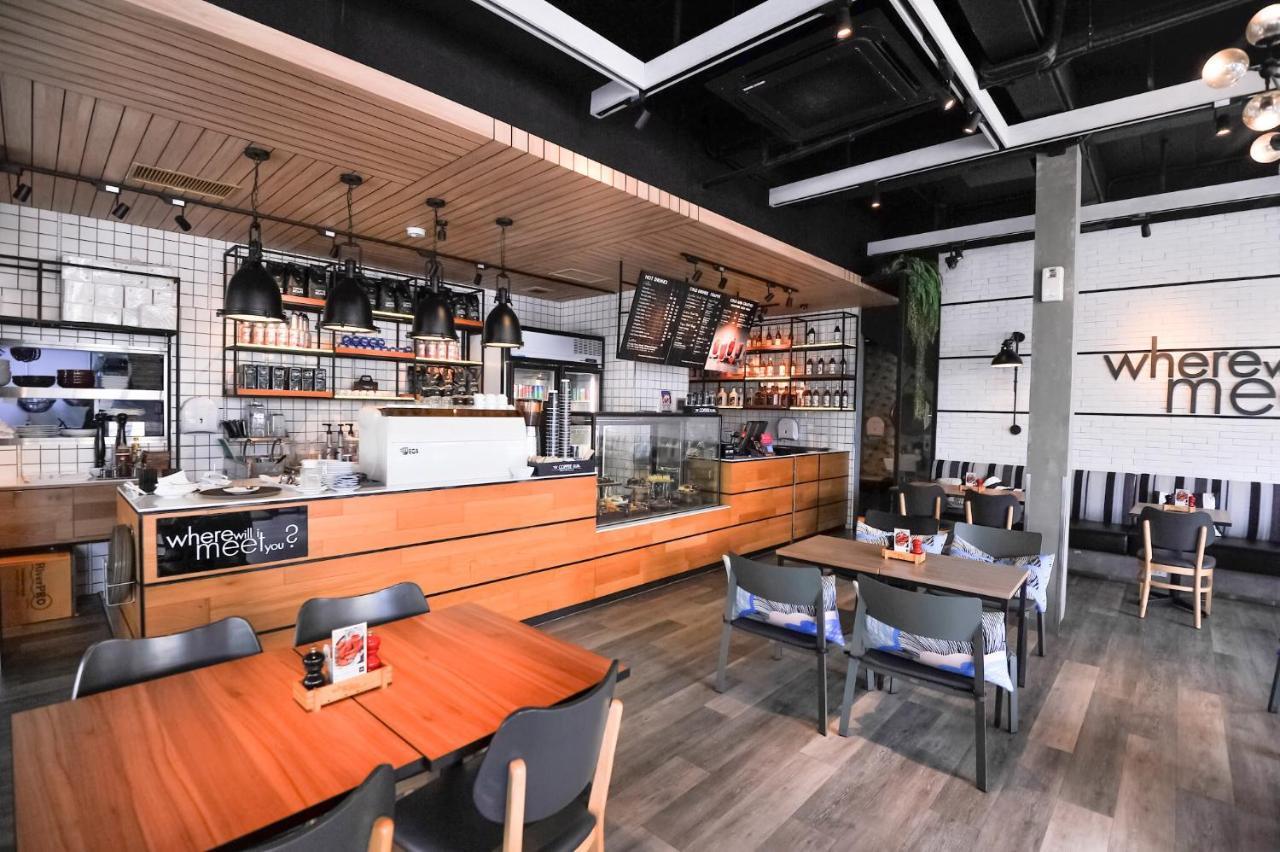 Glur Phuket Patong Beach Exterior foto